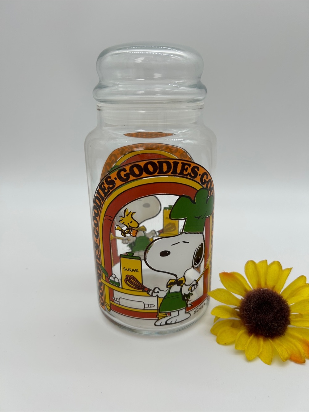 Snoopy Vintage Goodies Glass Jar Peanuts Snoopy & Woodstock design, a Must Have!